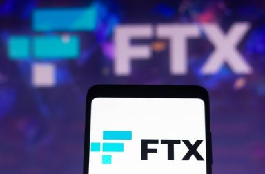 انهارت إف تي إكس FTX في نوفمبر 2022، تاركةً ثغرةً في حسابات العملاء تبلغ قيمتها مليارات الدولارات. العملات المشفرة في إف تي إكس