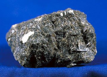 ما هو الجرانيت كيف يتكون الغرلنيت ما هي استخدامات الأحجار البركانية الصخور البركانية القشرة الأرضية نسيج الأفانيت الصهارة 
