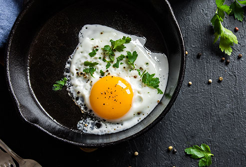 خبيرة تغذية توضح عدد البيض الذي يجب تناوله أسبوعياً
