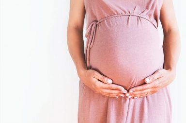 المشيمة المنزاحة: الأسباب والأعراض والتشخيص والعلاج تغطية المشيمة جزء من عنق الرحم خلال أشهر الحمل الأخيرة توسع الرحم ونموه