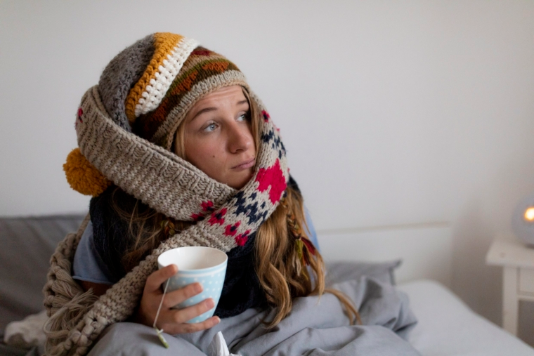 دراسة تكشف ما إذا كانت النساء يشعرن بالبرد أكثر من الرجال