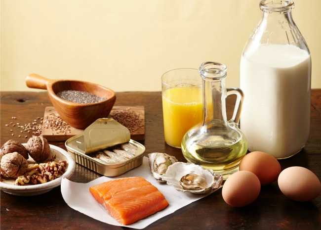  الزيوت ومنتجات الألبان هي من بين الأطعمة التي تحتوي على الدهون.