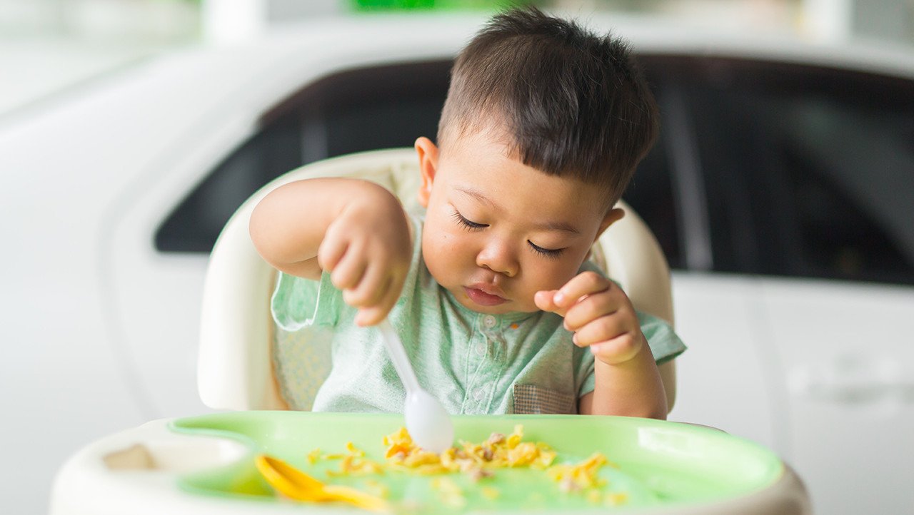 وجبات لطفلك بعمر 6 - 12 شهرًا - ما هي الزجبات التي يمكن أن أقدمها لطفل عمره أقل من سنة؟ - ما هي الأطعمة التي يتناولها الأطفال الصغار