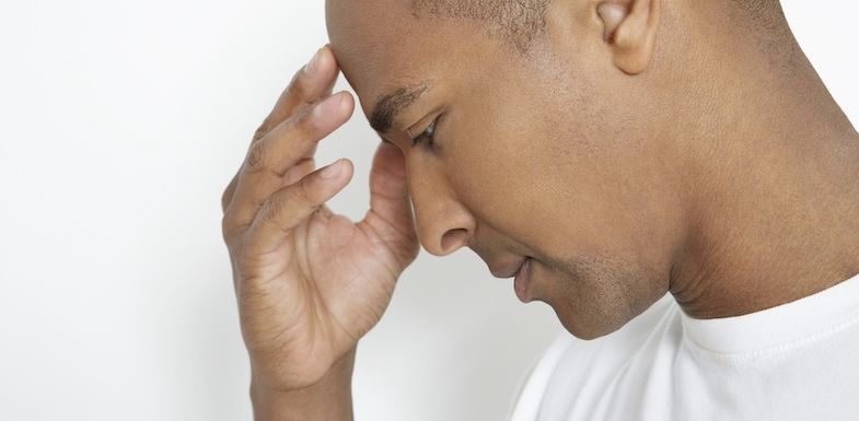 أسباب صداع التوتر علاج صداع التوتر الأسباب والأعراض والتشخيص والعلاج الصداع المؤلم في الرأس ألم خلف العينين الصداع الناتج عن التوتر