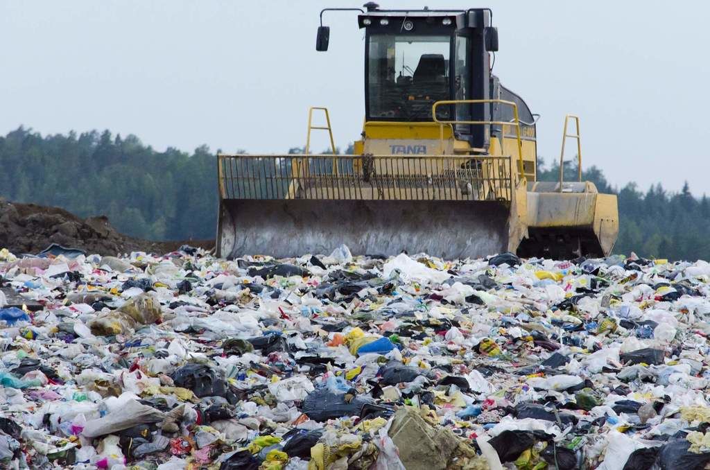 ابتكار جديد يحول النفايات البلاستيكية إلى كهرباء تكنولوجيا جديدة تساهم في توليد النفايات عبر إعادة تدوير القمامة كيف يمكن استخدام النفايات في توليد الكهرباء