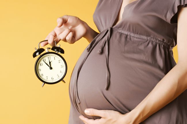علامات اقتراب الولادة الطبيعية - كيفية سير المخاض ومدته لدى المرأة - تحريض المخاض بتناول الأطعمة الحارة أو القيادة في طريق وعرة أو المشي لمسافات طويلة