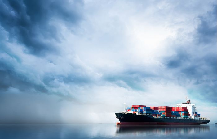  تحرير التجارة: كيف يساهم تخفيض القيود والحواجز في تعزيز التجارة الحرة؟ Ship
