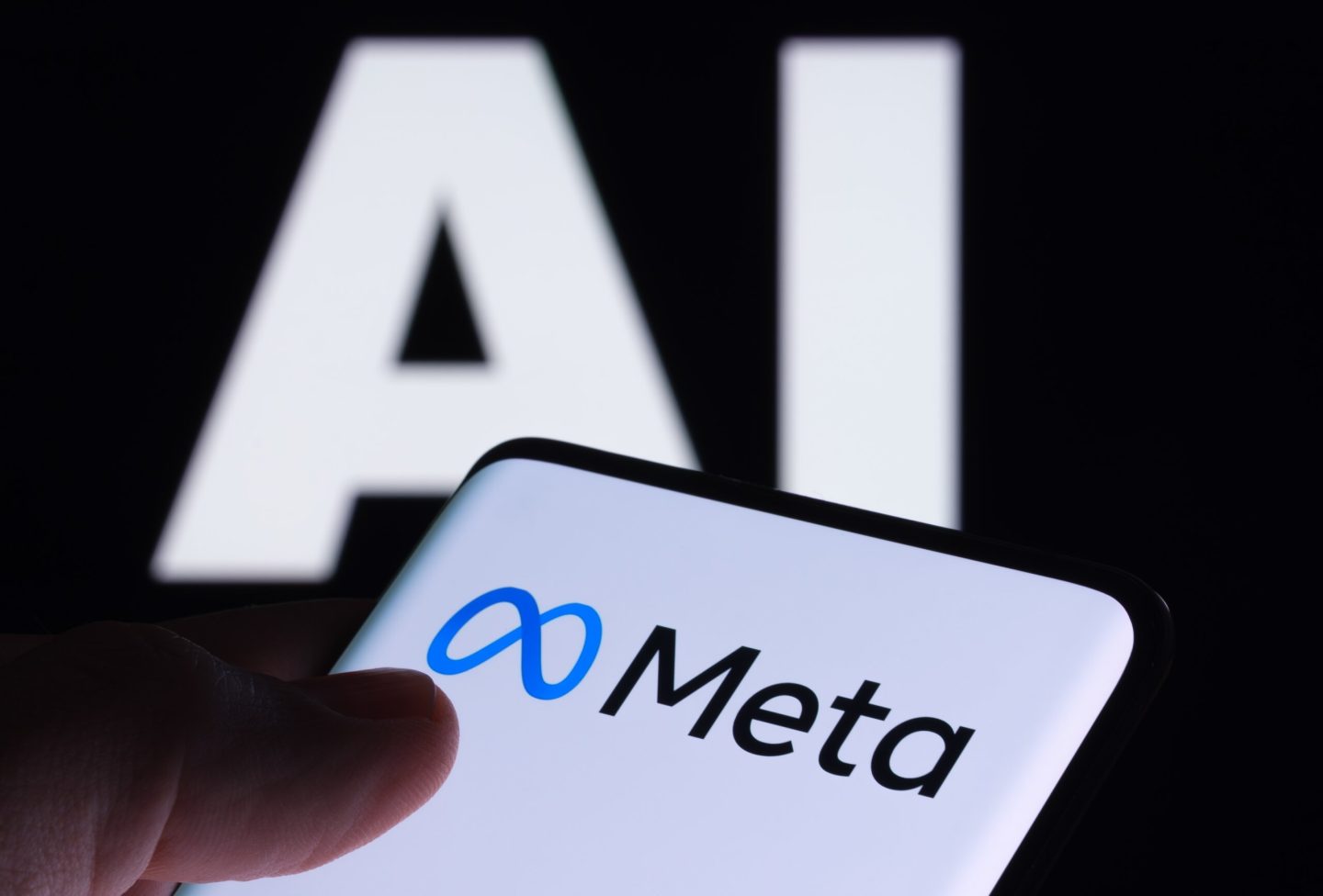 ميتا AI: نموذج الذكاء الاصطناعي المطور من شركة ميتا، فهل ينافس تشات جي بي تي؟